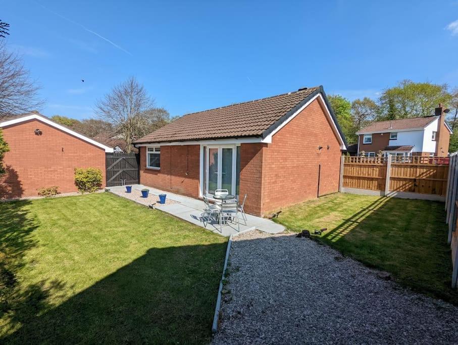 The Kilsyth,Detached Bungalow Warrington Exteriör bild