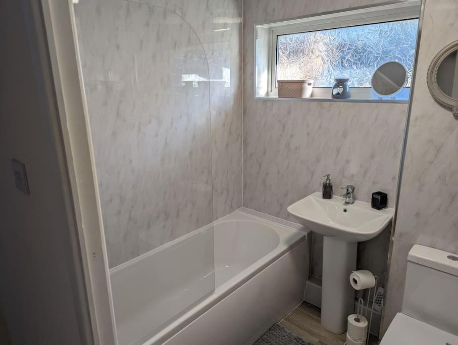 The Kilsyth,Detached Bungalow Warrington Exteriör bild